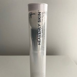 It cosmetics Heavenly skin foundation brush #702